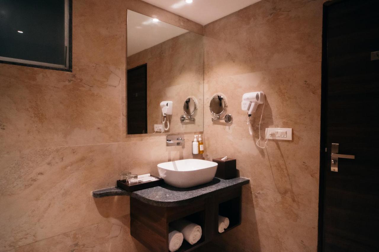 Playotel Premier Vijay Nagar Индор Екстериор снимка