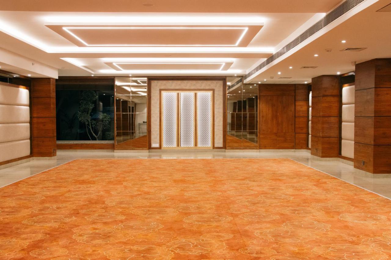 Playotel Premier Vijay Nagar Индор Екстериор снимка