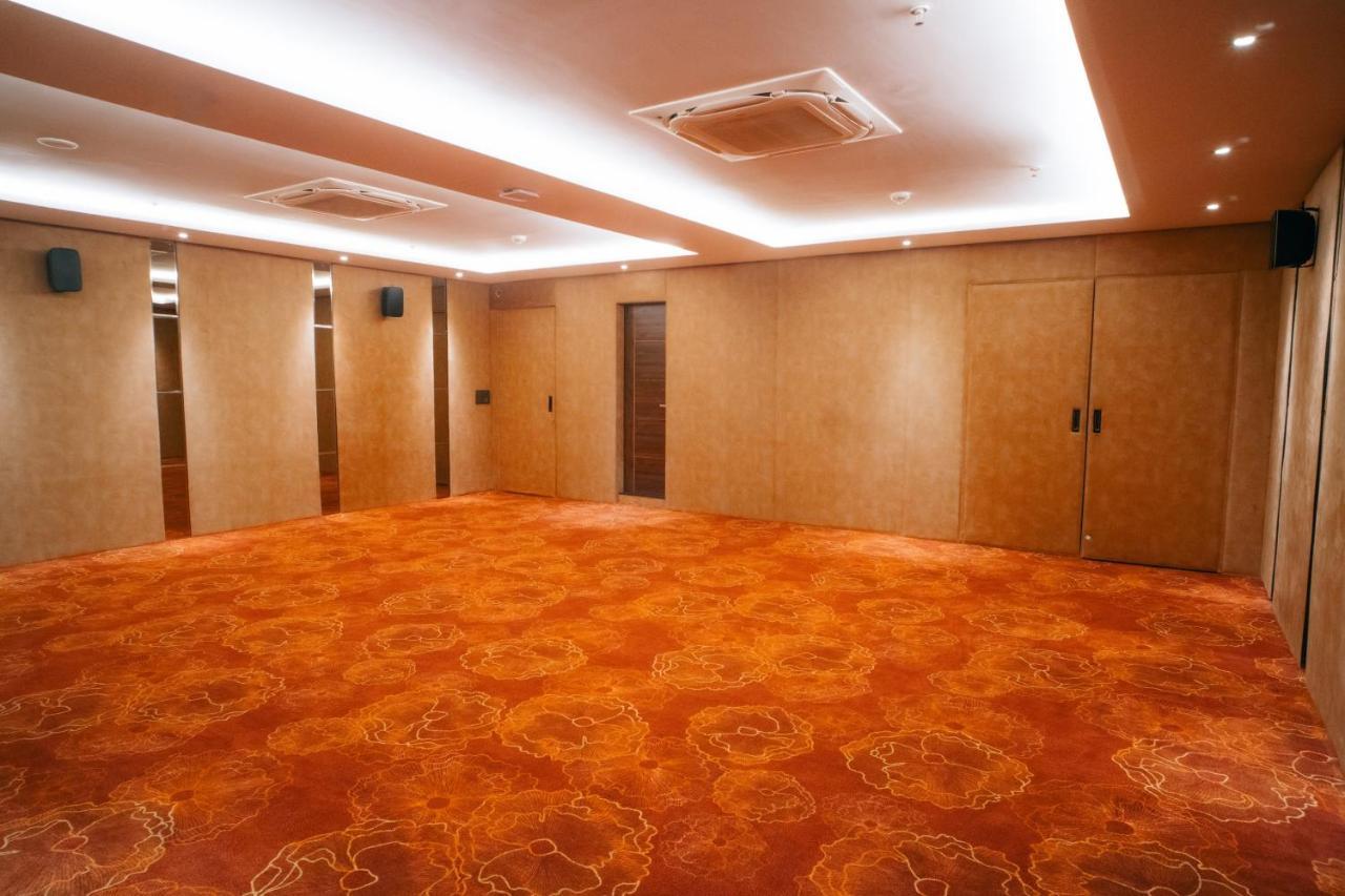 Playotel Premier Vijay Nagar Индор Екстериор снимка