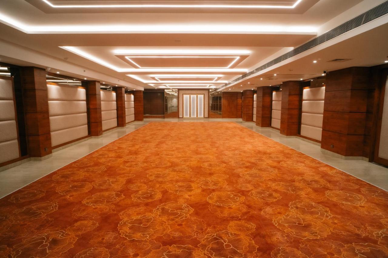 Playotel Premier Vijay Nagar Индор Екстериор снимка