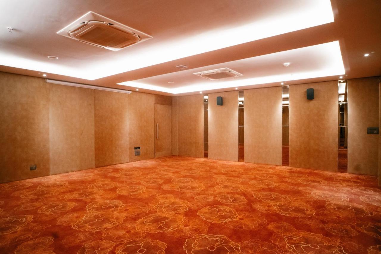 Playotel Premier Vijay Nagar Индор Екстериор снимка