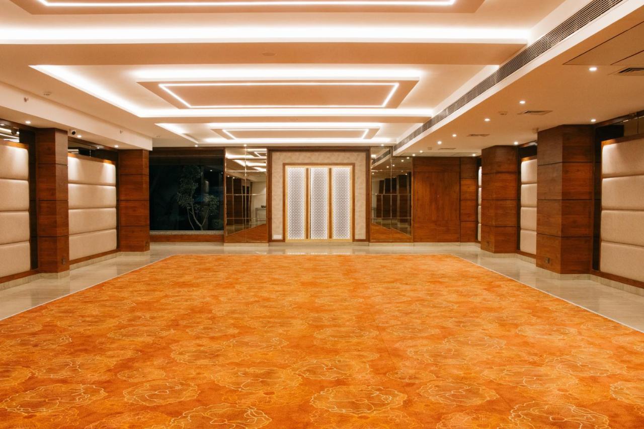 Playotel Premier Vijay Nagar Индор Екстериор снимка